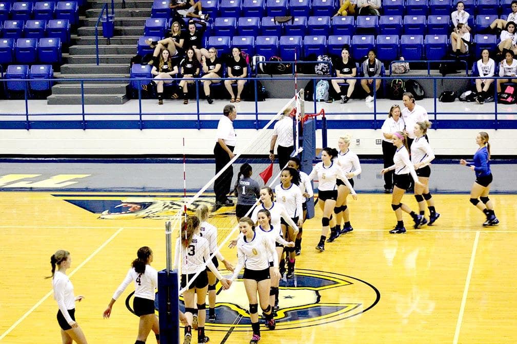 CHS Volleyball 4-0 in district play